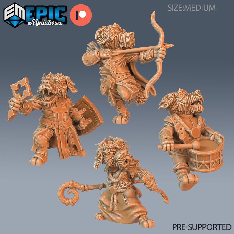 K&ouml;nnte beinhalten: Vier 3D-gedruckte Miniaturen von hundeartigen Kreaturen in verschiedenen Posen. Die Miniaturen sind in einer hellbraunen Farbe gehalten und scheinen vorab unterst&uuml;tzt zu sein. Die Miniaturen sind mit "SIZE:MEDIUM" und "PRE-SUPPORTED" beschriftet.
