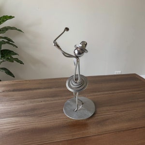 Golfspieler Frau Skulptur Metall Kunst / Tischdeko Objekt Show / Schraubenmuttern und Schraubenmuttern Schweißkunst / Altmetall Kunst / Golf Geschenke für Männer Skulptur