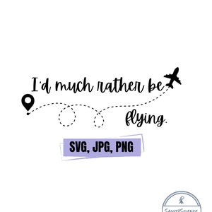Peut inclure: Conception graphique en noir et blanc avec le texte "I'd much rather be flying" et un avion avec un chemin en pointillés menant à une épingle. Le graphique est étiqueté "SVG, JPG, PNG".