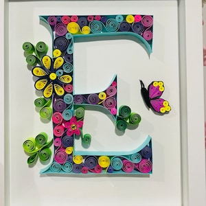 Arte com letras quilling - Decoração de parede com arte quilling - Arte em papel quilling - Arte quilling emoldurada feita à mão