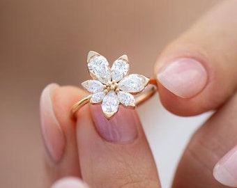Moissaniet-bloemring peer: 14 kt gouden ringbeloftering