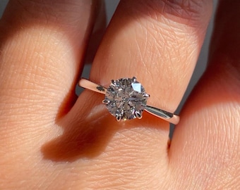 Bague de fiançailles solitaire en moissanite ronde 6 griffes en or massif 14 carats Bague de promesse en or moissanite délicate 1 ct - 2 ct - 1,5 ct