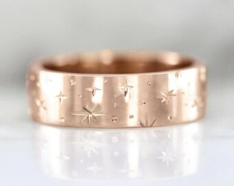Gegraveerde sterring: 14K gouden hemelse trouwring