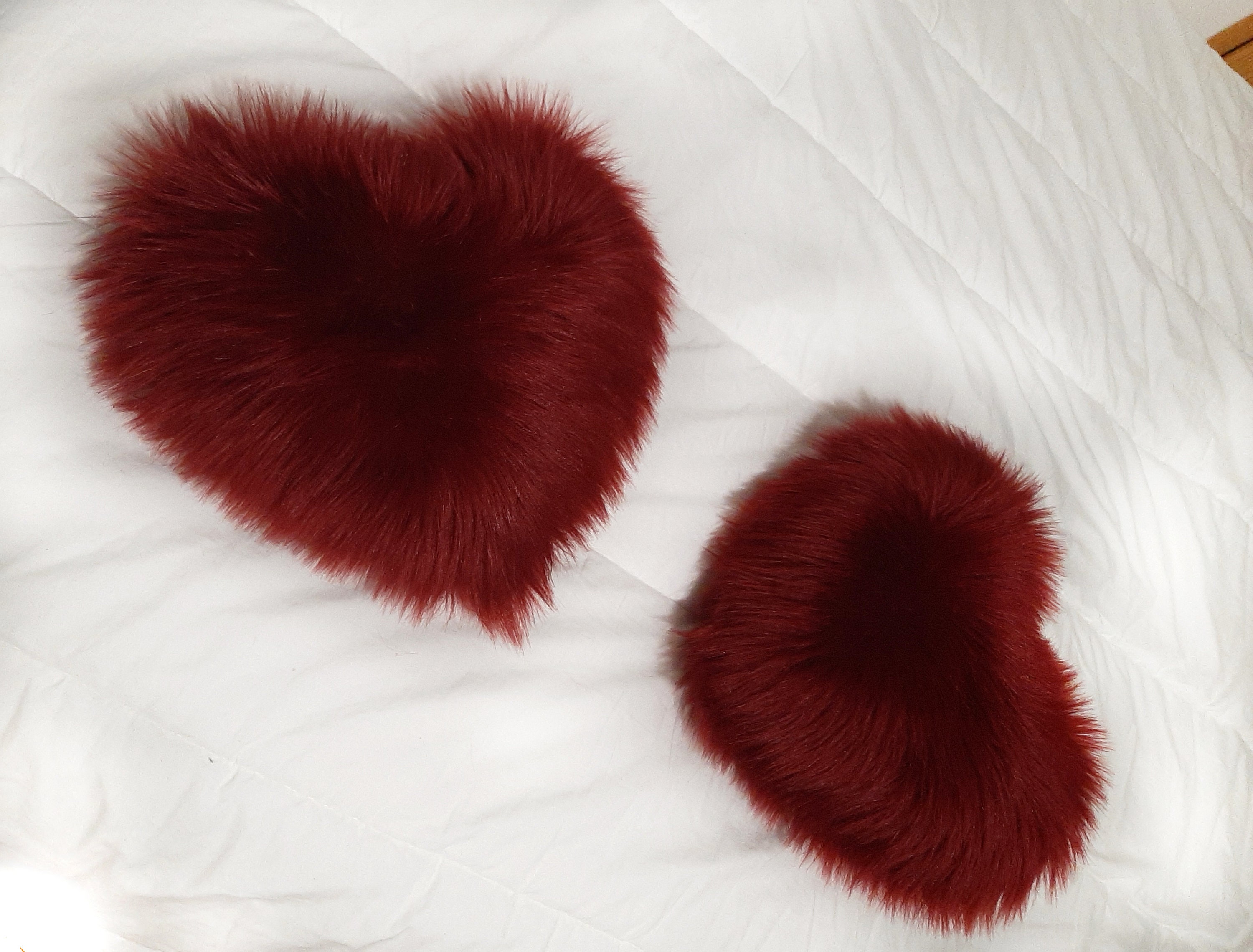 Coussin Fourrure Forme Cœur Rouge Bordeaux , Oreiller en Fourrure de Luxe Pour Décoration Maison, Ha