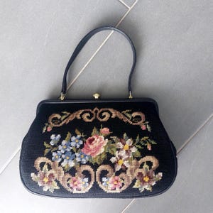 Vintage Needlepoint Handbag large Gobelin Bag Petit Point beautiful Floral Design 33 cm x 22 cm x 7 cm Gift
