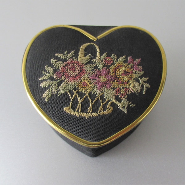 Vintage Petit Point JEWELLERY BOX Etui Schmuckkästchen Herzform Ring Box Blumenkorb 1950er Jahre Deutschland Geschenk