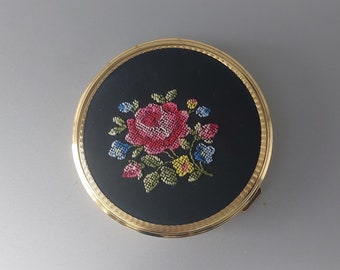 VINTAGE Puderdose Petit Point Stickerei Blumengeschenk für Sie