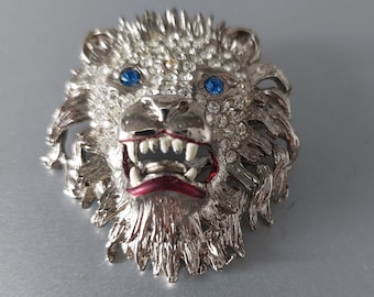 Vintage statement broche met leeuwenkop, sterrenbeeld Leeuw, zilverkleurig met strass-steentjes.