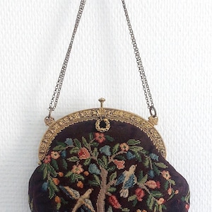 Bolsa francesa Repousse antiga com moldura dourada e bordado Petit Point veludo marrom