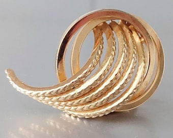 Broche vintage Grosse for Dior Germany banhado a ouro com design em espiral, joia modernista marcante.