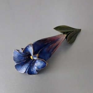 Vintage Brosche Enzian Blau Lilie Edelweiss 1930er Jahre Alpine Souvenir Statement sehr groß 9 cm x 3 cm GESCHENK