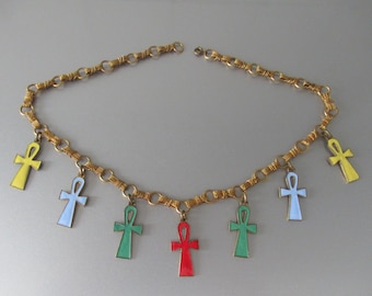Ankh-kruis ketting in Egyptische stijl met Tutankhamun-motief: 7 geëmailleerde hangers, Engeland uit de jaren 1930