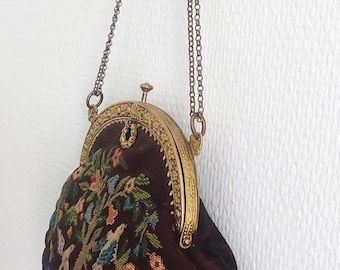 Bolsa francesa Repousse antiga com moldura dourada e bordado Petit Point veludo marrom