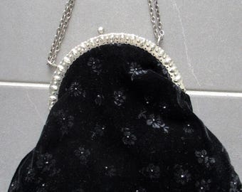 Antieke tas/schoudertas met Georgisch gesneden stalen frame en nieuwe fluwelen binnenkant.