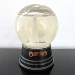 Vintage Snow Dome New York Worlds Fair 1939 Trilon en perisfeer bakelieten basis memorabilia Souvenir CADEAU