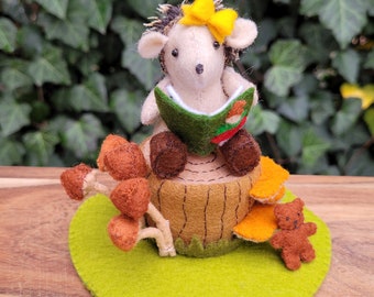 Hedgehogs - reading in the forest - PDF pattern - sewing pattern - instant download