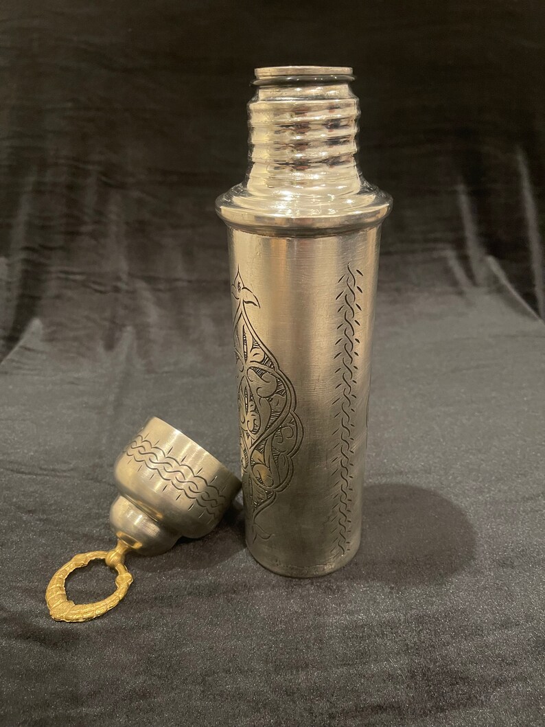 The alluring look of pure copper is accentuated by the dynamic engraved texturing along the sides.