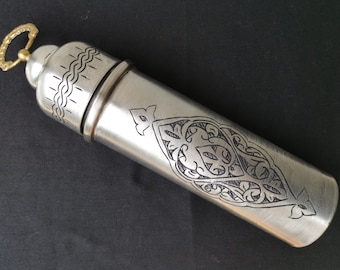Handgemaakte koperen waterfles: gegraveerd ayurvedisch vat
