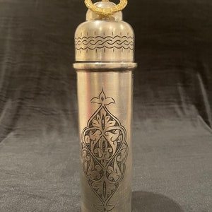 When you're not drinking out of this perfectly designed copper bottle, you'll be admiring its style.