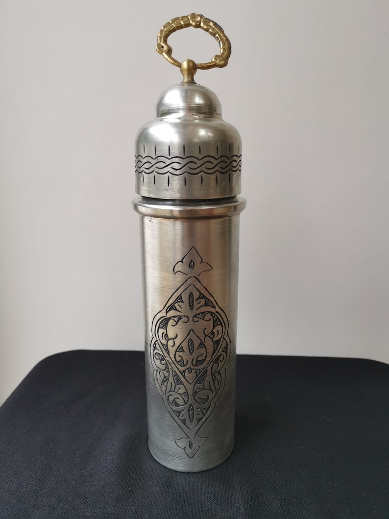 Perfect for cold water on a hot summer’s day, refreshing drinks all year round, and impressing guests at cocktail parties and social gatherings.