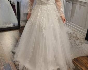 wedding dress with long sleeve train tulle and lace white rhinestones wedding outfit boho country boho