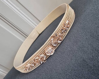 Ceinture orientale artisanale marocaine rigide couleur rose gold motif métal avec strass pour caftan takchita lebsa