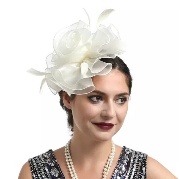 chapeau bibi organza et plume barette serre tête mariage mariée demoiselle d'honneur cocktail fêtes cérémonie bordeaux, blanc ou écru