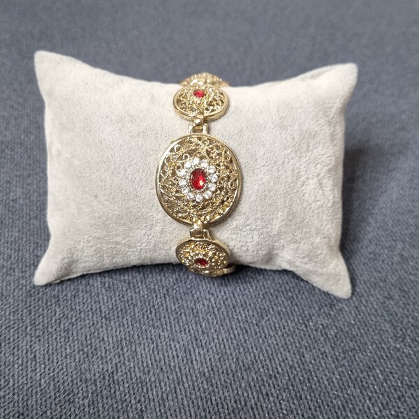 Bracelet oriental doré motif ajouré er pierre rouge chaoui karakou caftan mariage soiree