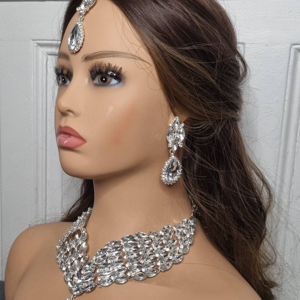 parure ensemble bijoux mariage 3 pc argenté ou doré pierre blanche collier boucles d'oreilles et bijou de front mariage soiree indien hindi