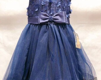 robe cérémonie mariage fille buste fleuri avec gros nœud à la taille couleur bleu marine ou blanc cocktail tenue de fête fille d'honneur