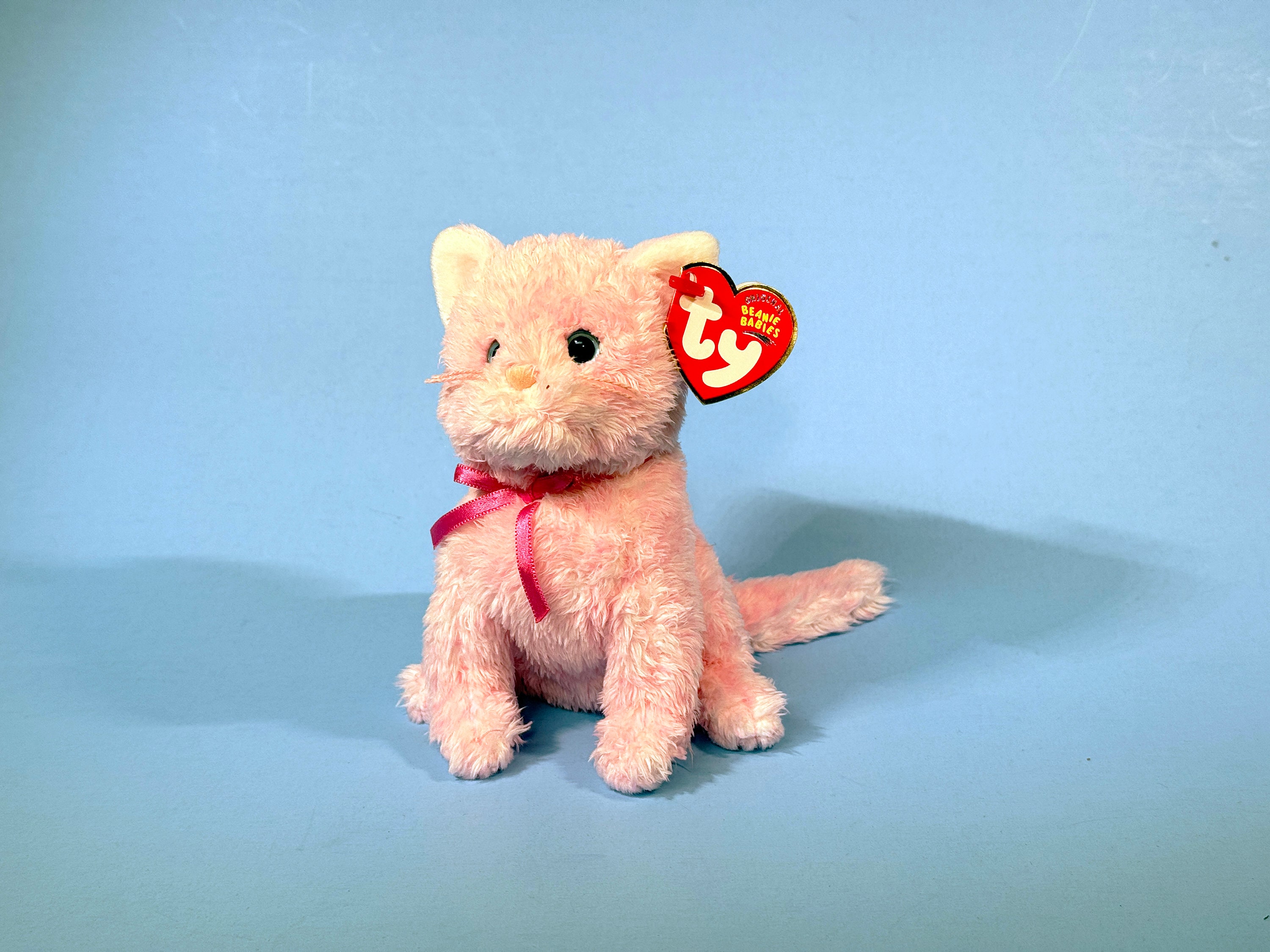 2004 Fleur the Cat Ty Beanie Baby 40143 - 12th Gen Red Heart Hang
