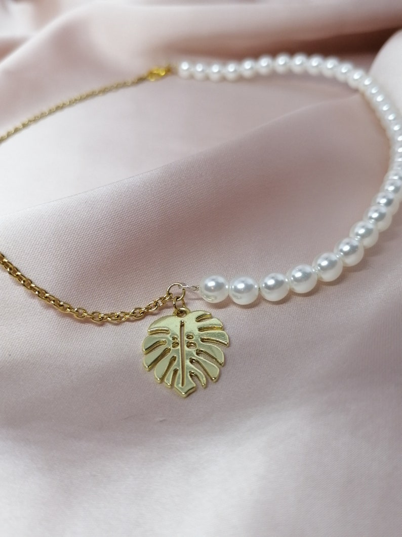 Collier bi matières en acier inoxydable et perles d'eau douce véritables avec pendants feuille de monstera image 4