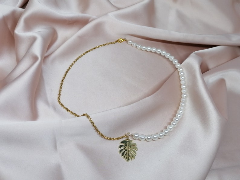 Collier bi matières en acier inoxydable et perles d'eau douce véritables avec pendants feuille de monstera image 6