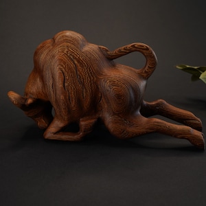 Sculpture vintage de bison de buffle en bois sculpté à la main