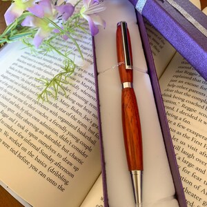 Beau stylo en bois fabriqué à la main avec boîte cadeau gratuite