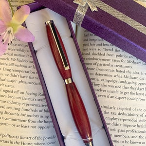 Beau stylo purpleheart en bois fabriqué à la main avec boîte cadeau gratuite