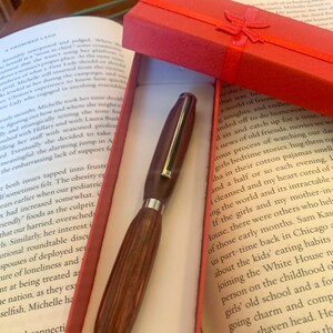 Beau stylo en bois fabriqué à la main pour le jour de Noël avec coffret cadeau gratuit