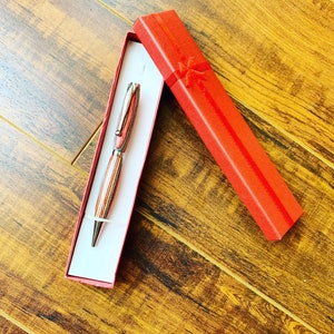 Beau stylo en bois fabriqué à la main avec boîte cadeau gratuite