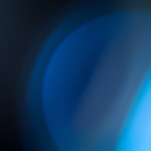 Puede incluir: Fondo abstracto con un degradado azul y azul oscuro. El degradado est&aacute; difuminado y tiene un aspecto suave y de ensue&ntilde;o.