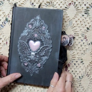 Vintage Planner Junk Journal - Timeless Elegance Meets