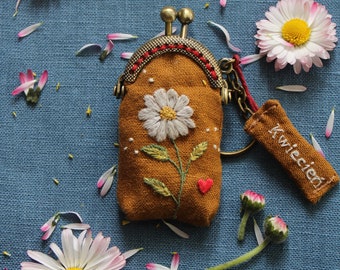 Tiny little purse/ Talizman/ Birthday gift/ Gift ( 8x4 cm) with birth month flower/ April's birth flower- the daisy