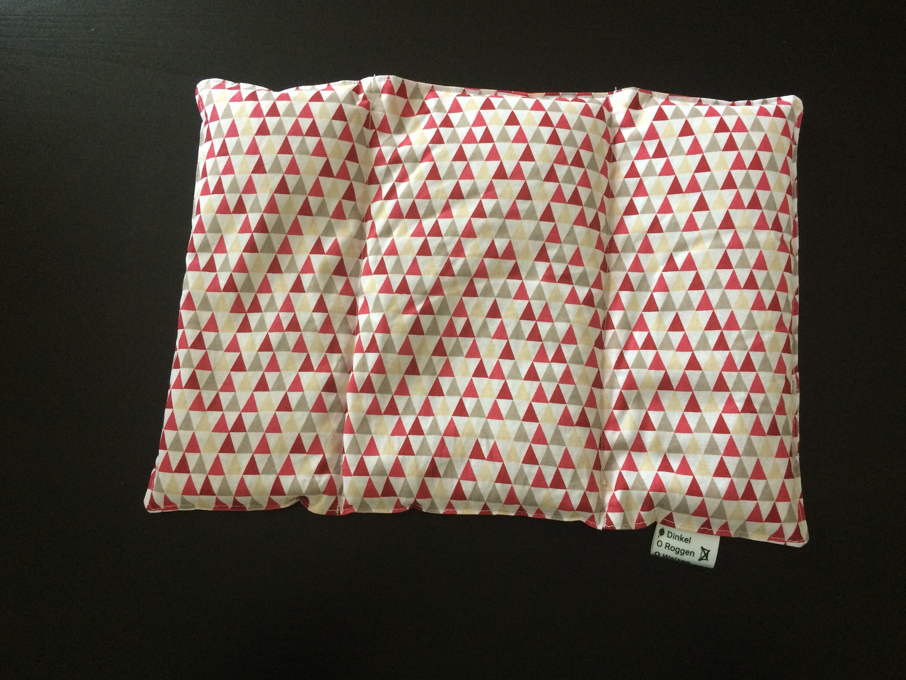 Almohada de cereales triángulos rojos / 3 cámaras 40 x 25 cm / 5 cámaras 60 x 25 cm / almohada de espelta / almohada de huesos de cerezo