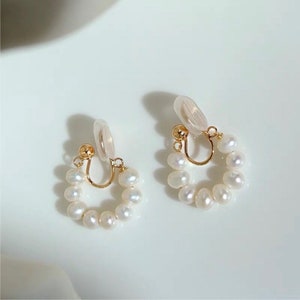 14K gold filled freshwater pearl wire wrapped hoop earring. Minimalist clip on earrings. Bridal earrings. Bridesmaid gift.