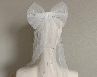 Pearl Bride Hair Bow, Bow for Bride, Pearl Wedding Veil Bow, Veil Bow for Bride To Be, Bride Gift, Pearl Bow, Bow for Wedding, Wedding Bow