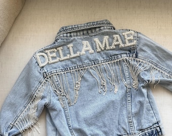 Chaqueta vaquera para niño pequeño / Chaqueta vaquera personalizada para niño pequeño / Chaqueta personalizada para bebé / Chaqueta de perlas para niña pequeña / Chaqueta vaquera con flecos / Chaqueta para niña de las flores