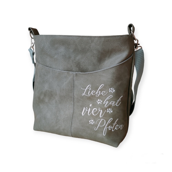 Schultertasche / Handtasche oder auch Gassitasche für Damen, mit "Liebe hat vier Pfoten" bestickt aus robustem Kunstleder in grau, grünlich.