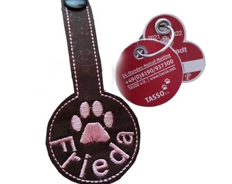 Dog tag bag, anti-rattle pendant personalizable made of dark brown cork, washable cover for dog tags with name anti-rattle bag