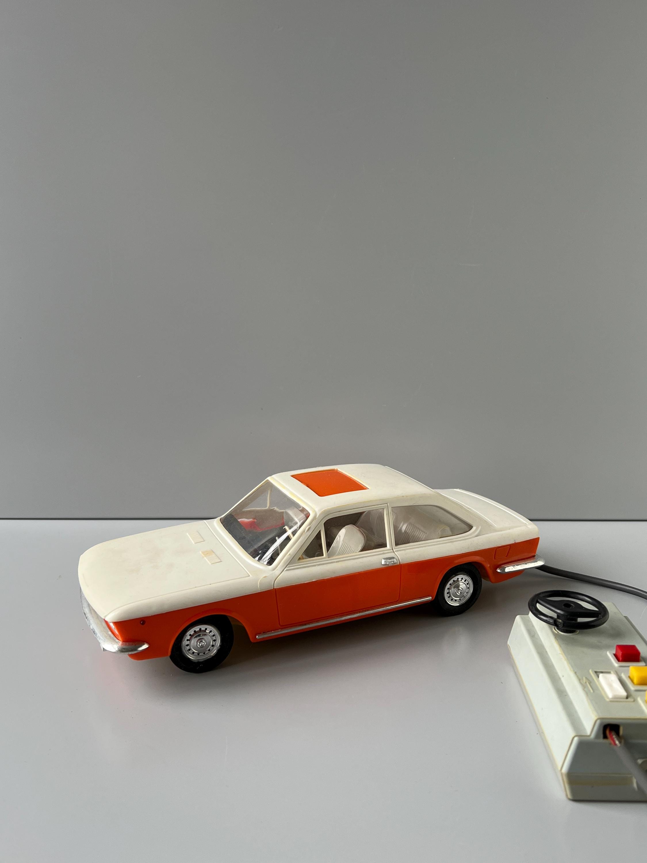 Voiture plastique mou soufflé - Vidéo