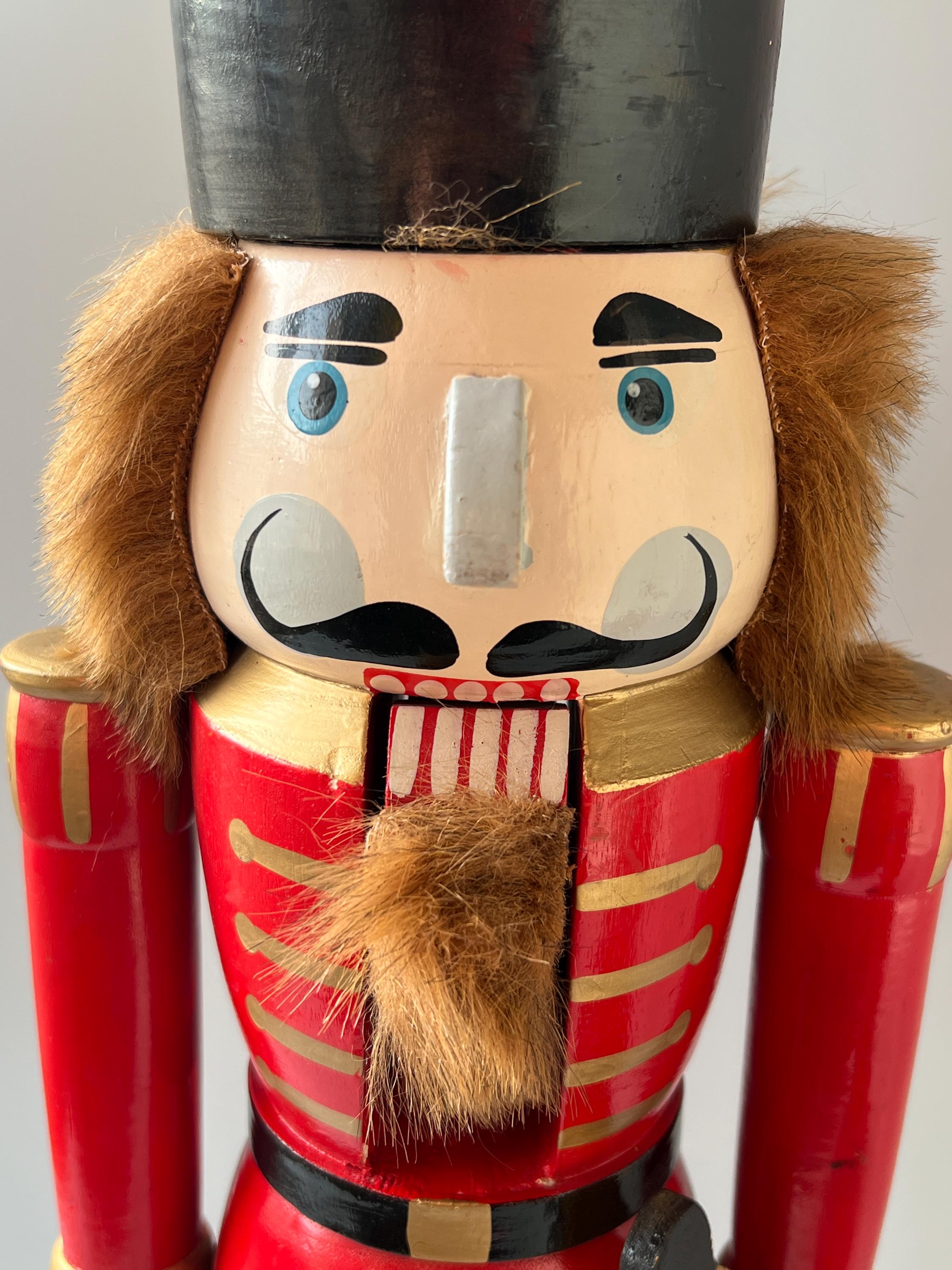 大きな木製くるみ割り人形 XXL |エルツ山地東ドイツのサンタクロース