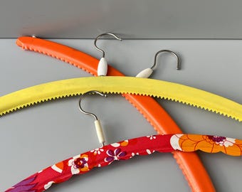 GDR Clothes Hangers 3 Clothes Hooks I Plastic Colorful Flowers I Fashion 70s I East Germany Decoration Wardrobe